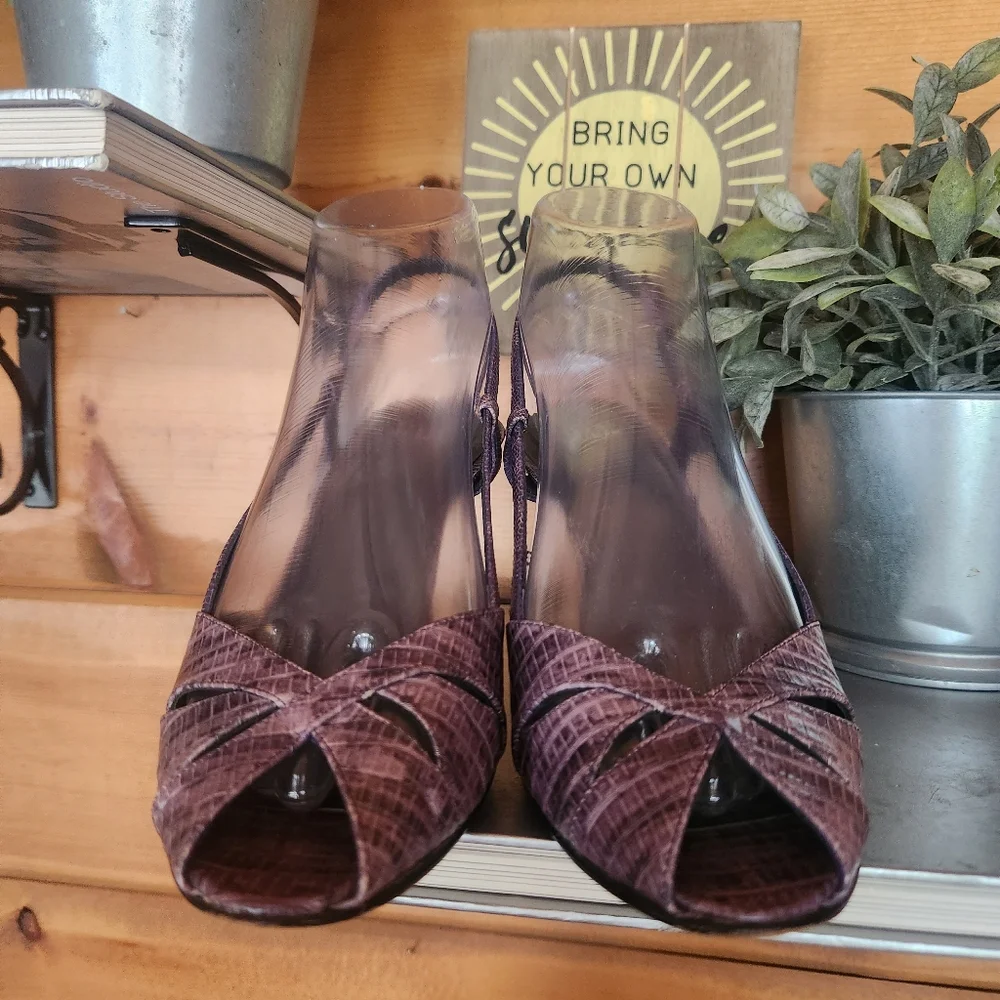 Stuart Weitzman 💜 Snake Croc Emboss Purple Leather Slingback Peep Pump Heels 8N